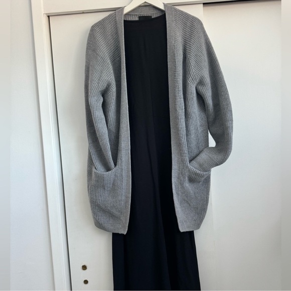 Aritzia Wilfred Free Unwind 100% Merino Wool Cardigan Size M Women Gray Sweater - Picture 6 of 9